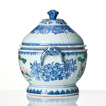 An underglaze blue and famille rose tureen with cover, Qing dynasty, Qianlong (1736-95).