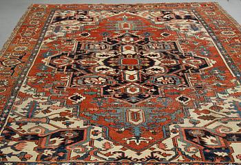 Matto, an antique Heriz, ca 364 x 277 cm.
