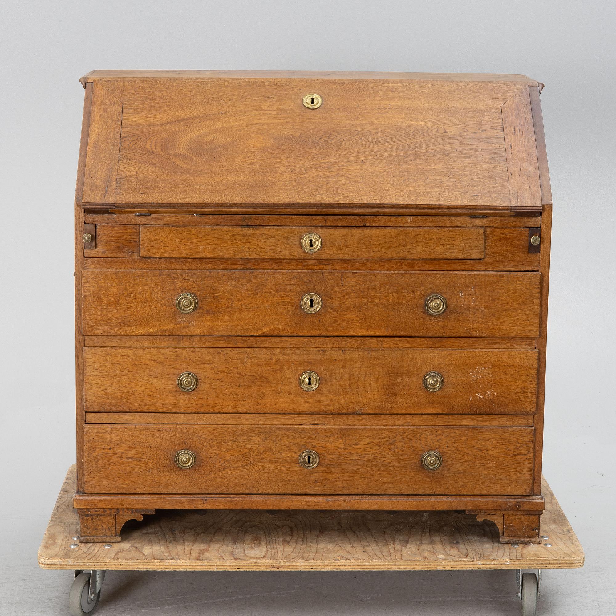 An oak secretaire, around 1800.