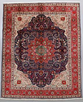 MATTA, Täbriz, ca 376 x 314 cm.