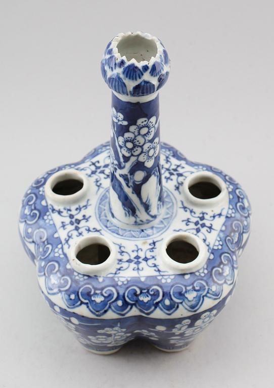 TULPANVAS, porslin, Kina, 1800-tal.
