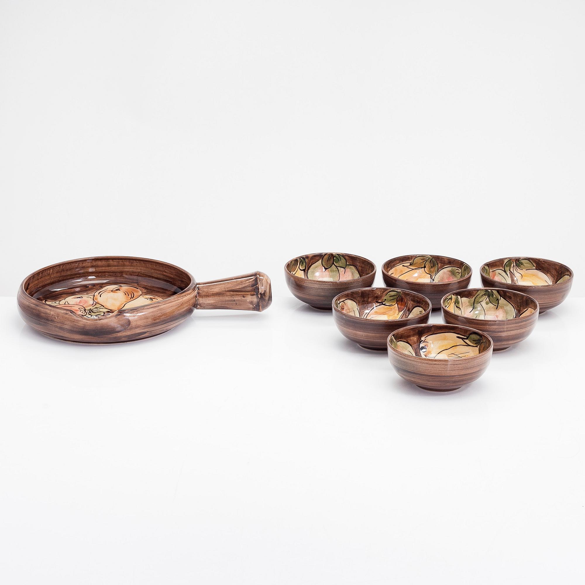 A Serving dish and 6 bowls for Savitorppa.