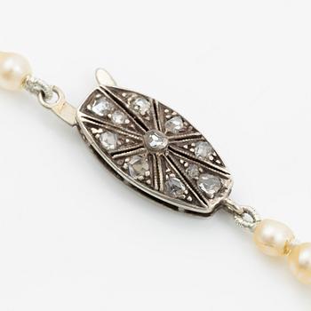 Necklace with pearls. Accompanied by a report from GCS.