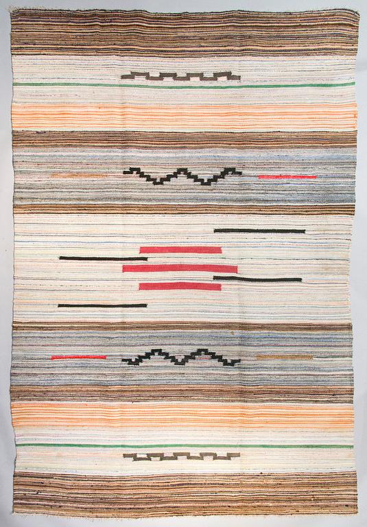 A 1930's Finnish rag rug. Circa 282 x 190 cm.