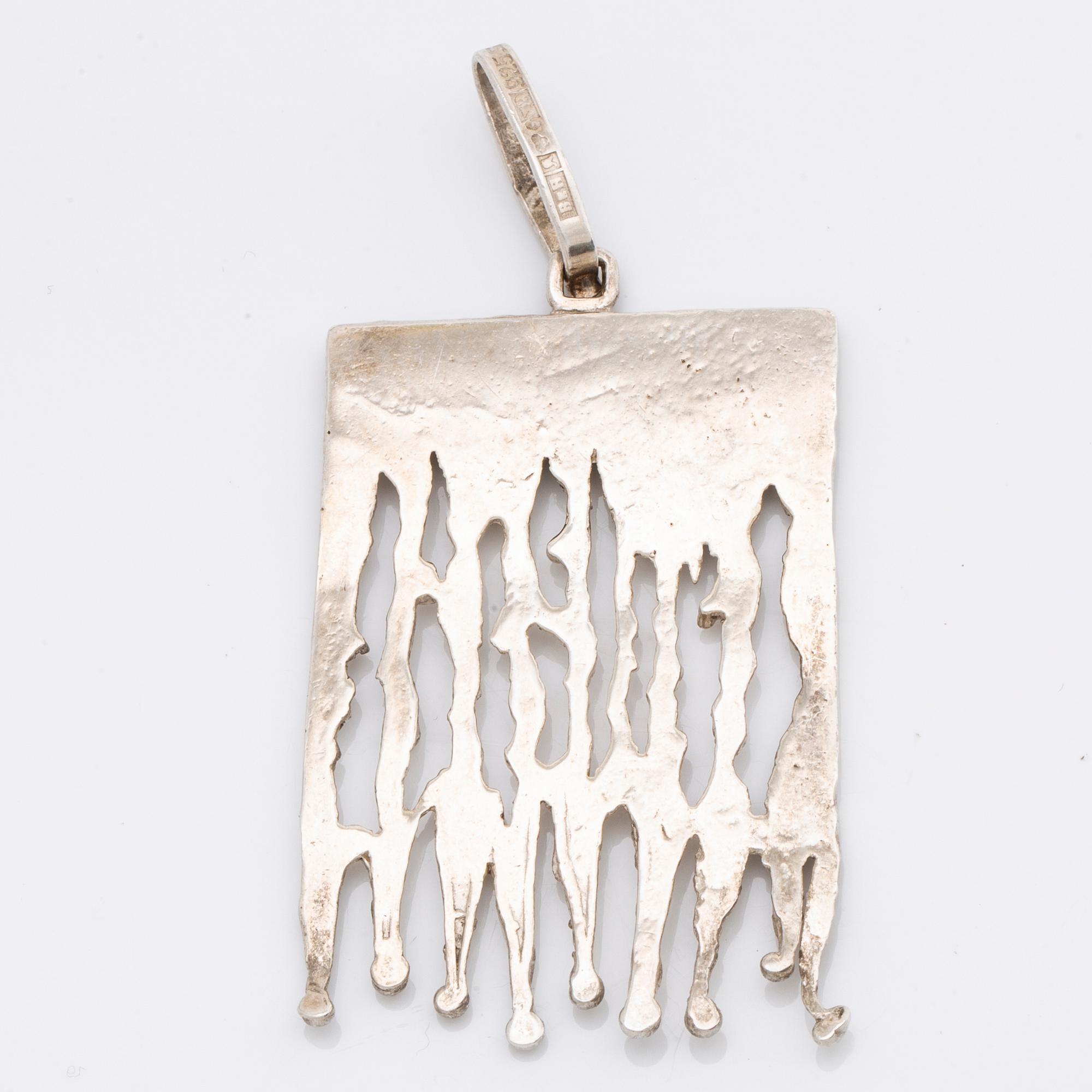 Necklace and pendant, sterling silver, 59 g, 1971 and 1977.