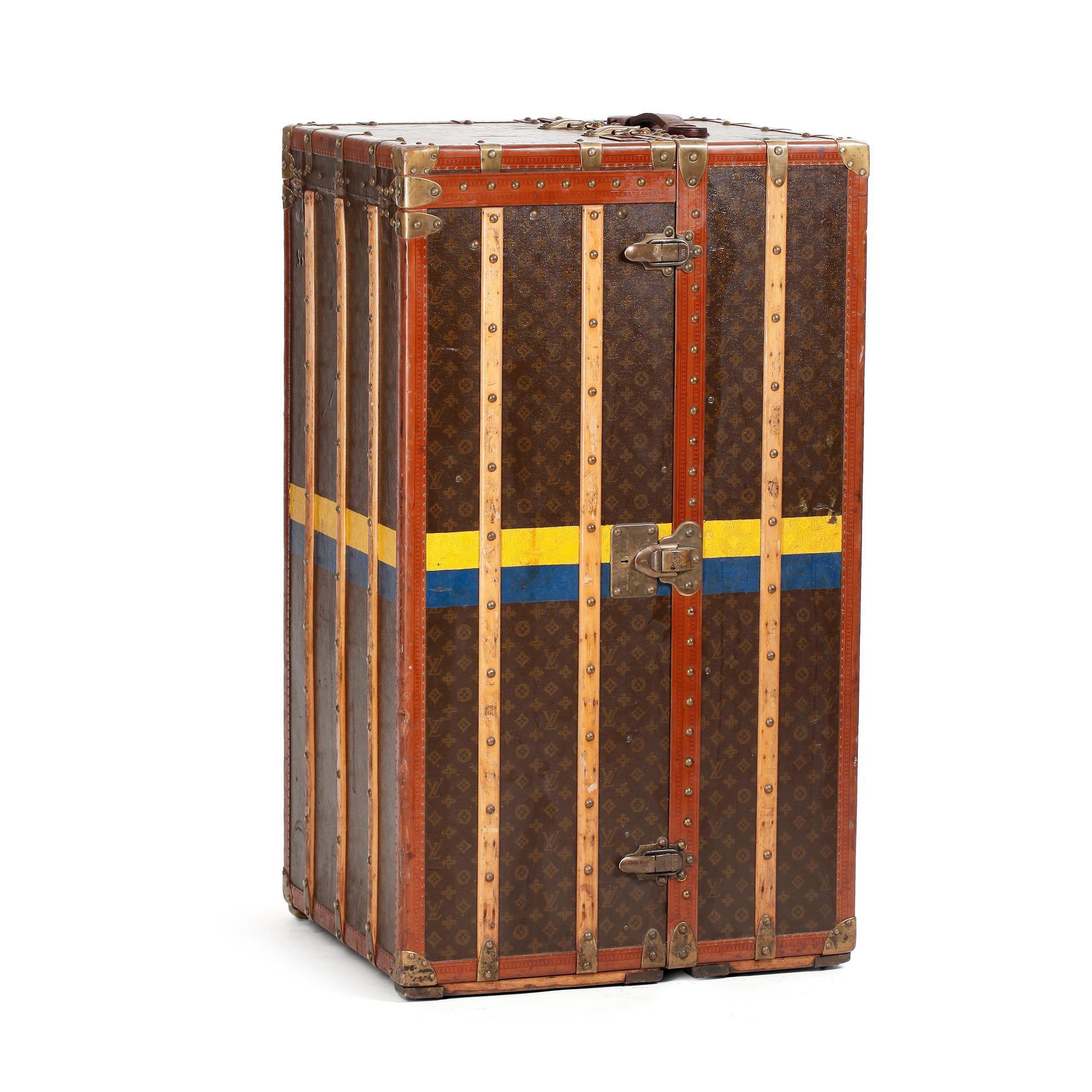 LOUIS VUITTON, a Monogram canvas trunk/garment bag, early 20th century.