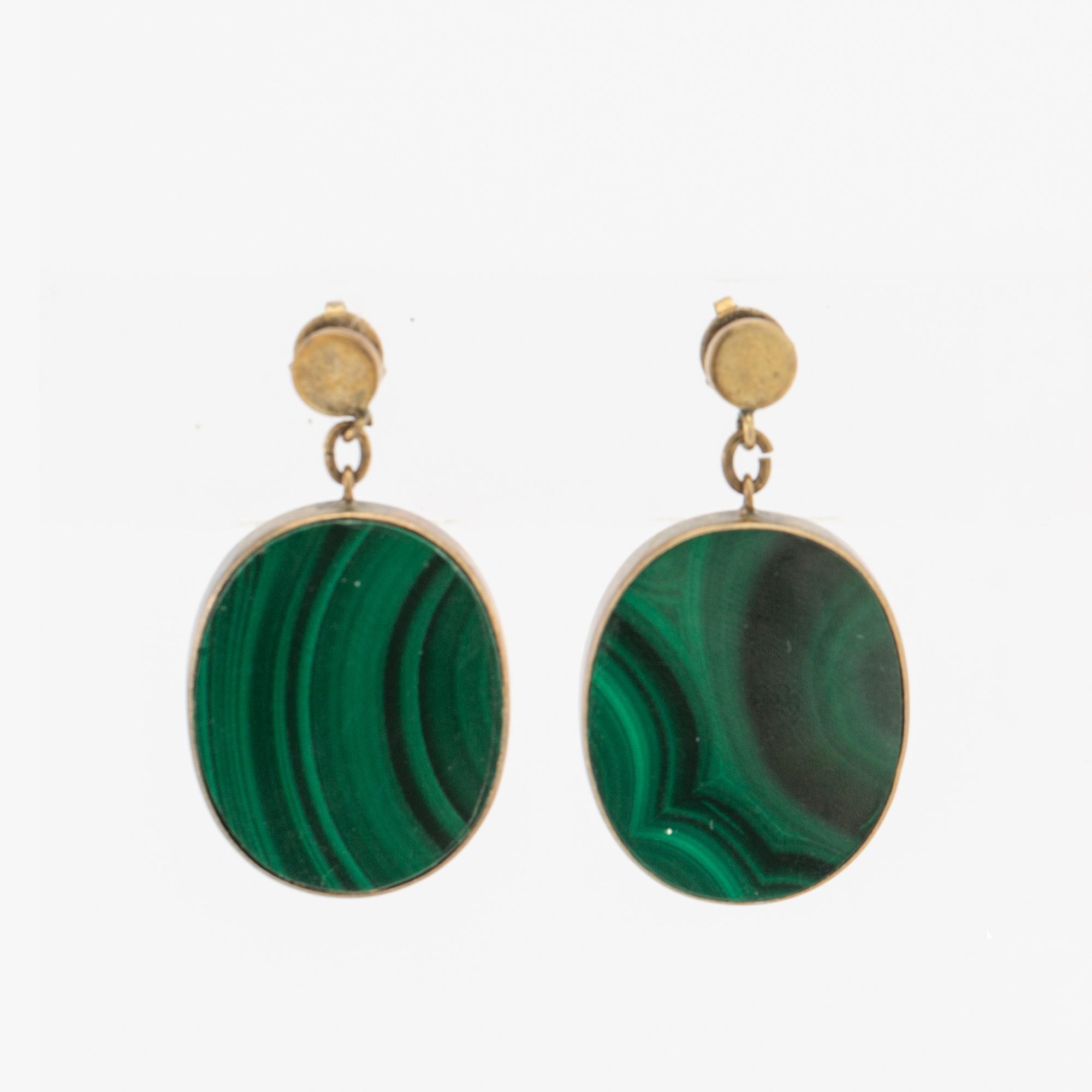 Halsband, ring och armband med slipade malakiter, Kina 1900-talets första hälft.