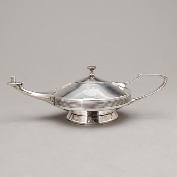 OLJELAMPA, silver, Mappin & Webb, Birmingham, 1914, svenska importstämplag GAB 1915. Vikt ca 205g.