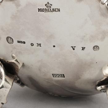 KAFFESERVIS, 3 delar, silver, Michelsen, Köpenhamn, rokokostil,  1921. Vikt 1755 g.