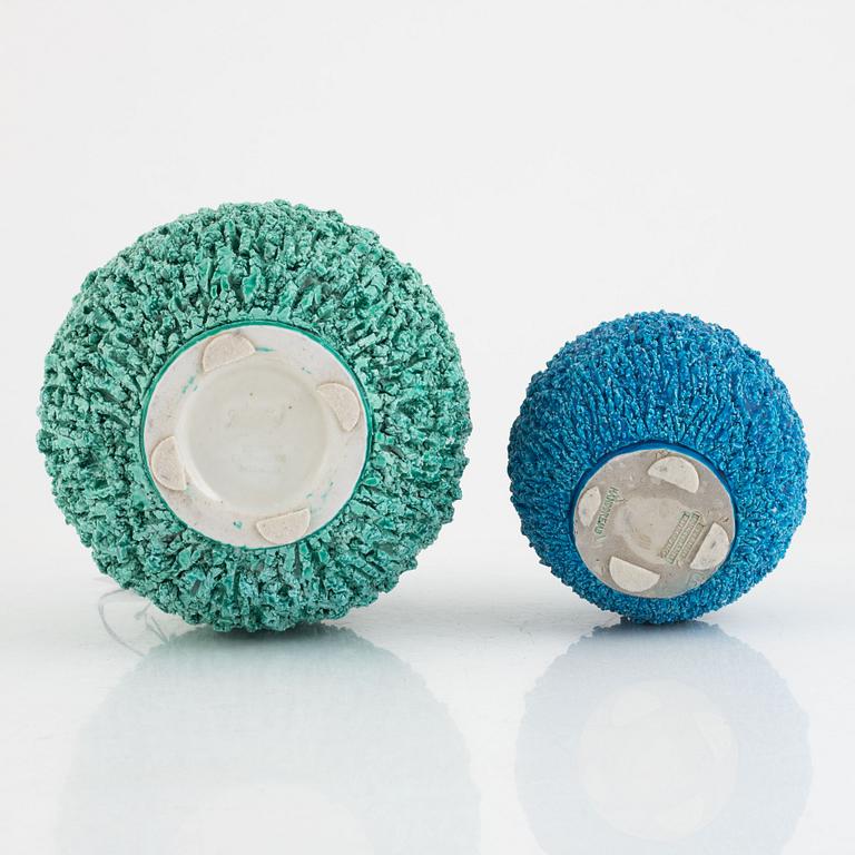 Gunnar Nylund, vaser, 2 st, chamotterat stengods, "Igelkott", Rörstrand.