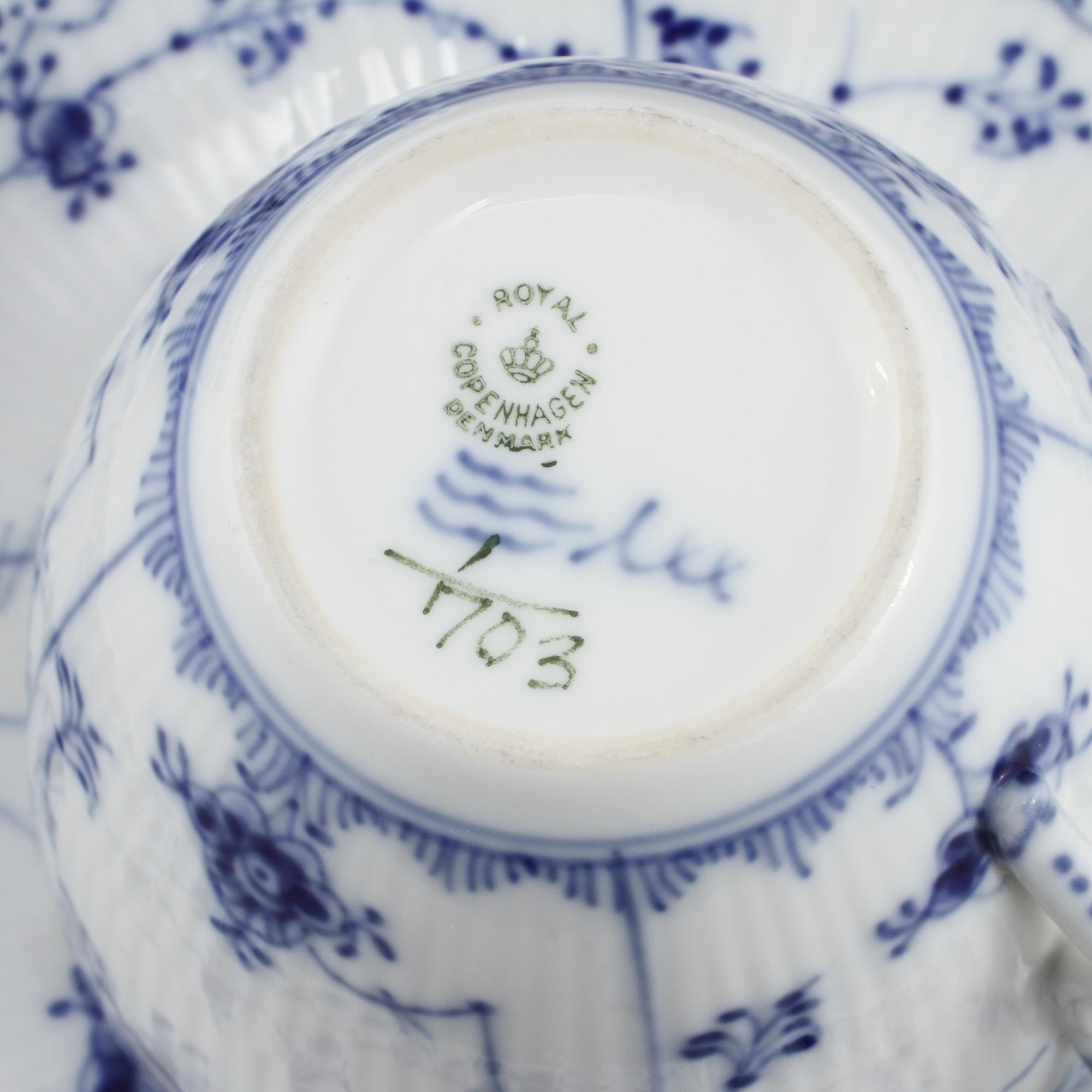 TESERVISDELAR, 7 st, porslin, "Musselmalet", Royal Copenhagen, 1900-tal.