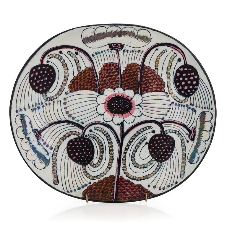 Birger Kaipiainen, A decorative porcelain dish, signed Kaipiainen Arabia.