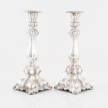 Ljusstakar, ett par, silver, barockstil, svensk importstämpel, 1900-tal.