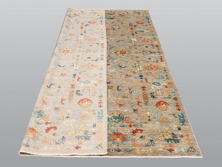 Carpet, Ziegler Design, ca 305 x 196 cm.