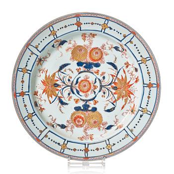 1198. An imari charger, Qing dynasty, Kangxi (1662-1722).