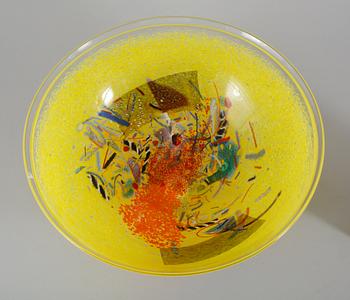 SKÅL samt FLASKA, glas, Bertil Vallien, Kosta Boda, 1900-talets slut.