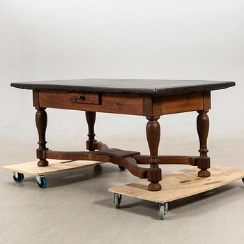 Stenbord 1800-talets andra hälft.