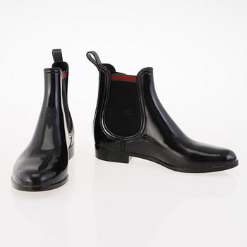 GUCCI Three Pairs of Shoes in size 40.