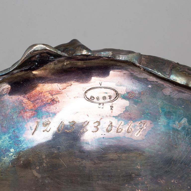 An early 20th century silverplate jardiniere.