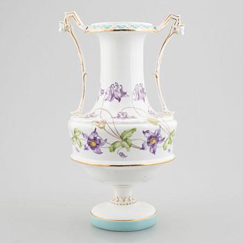 A porcelain urn, Rörstrand, circa 1900.