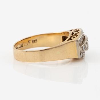 Ring in 18K gold set with round brilliant-cut diamonds, Stigbert.
