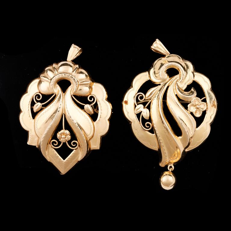 HÄNGEN / BROSCHER, 2 st, 18k guld, Hallbergs, Köping, 1954. totalvikt ca 9g.