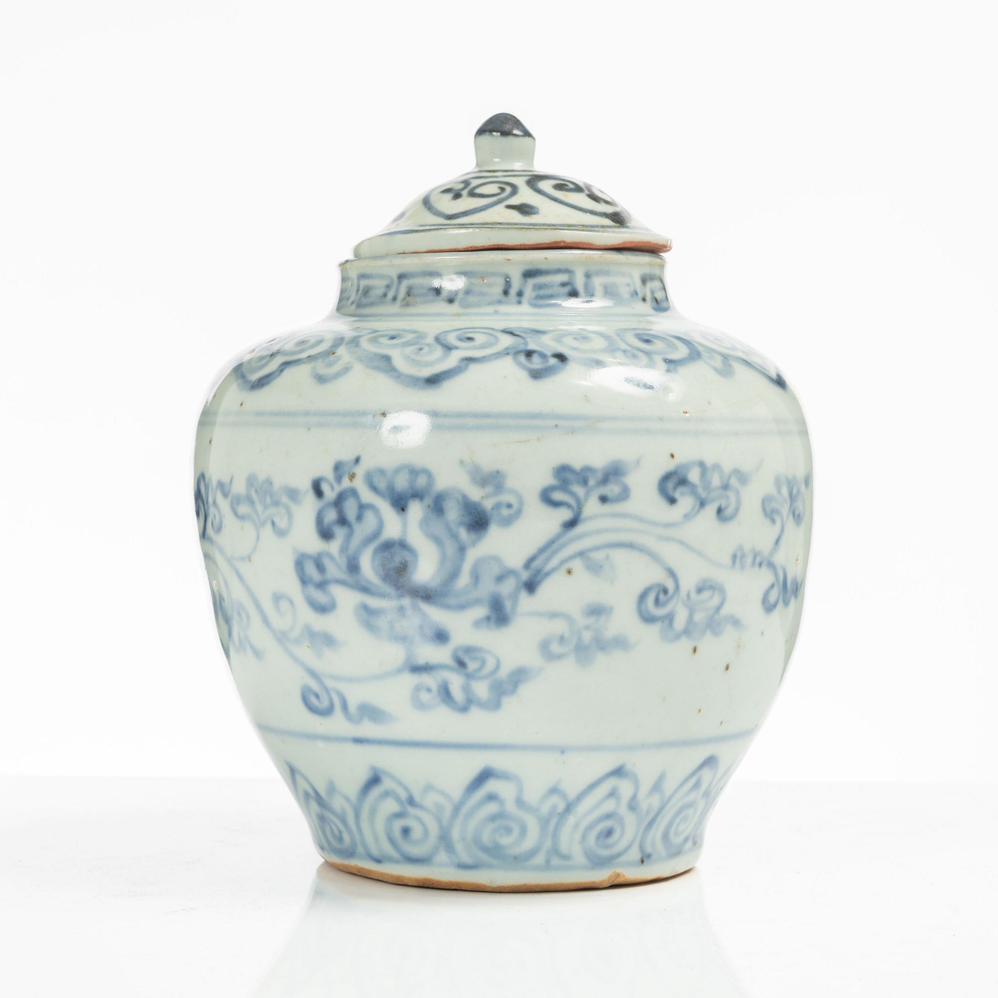 A Chinese blue and white porcelain jar, Ming dynasty (1368-1644).