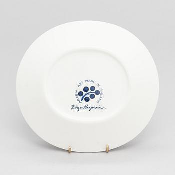 Birger Kaipiainen, lautanen, posliinia, signeerattu Arabia Art Made in Finland.