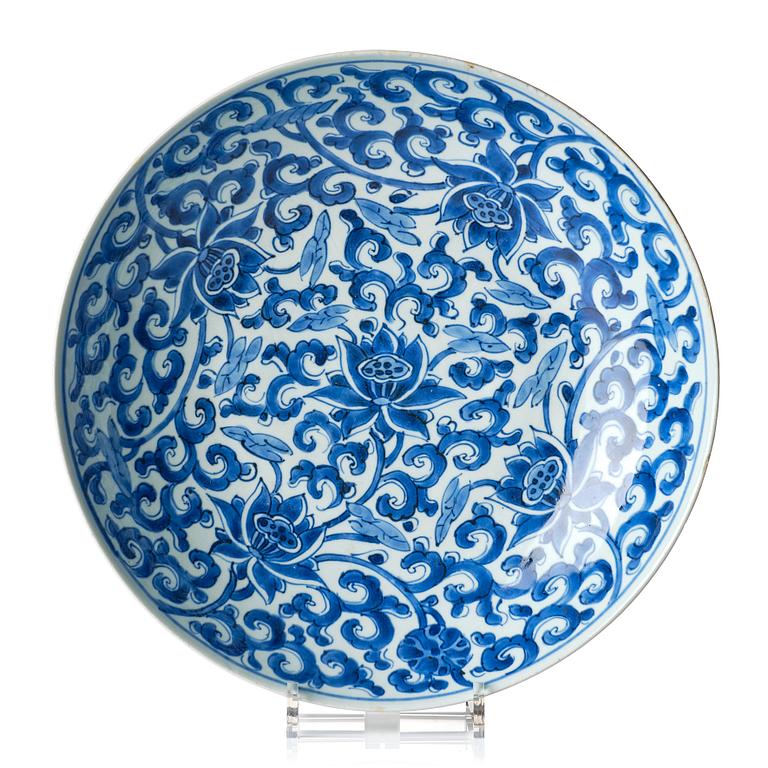 A blue and white lotus dish, Qing dynasty, Kangxi (1662-1722).