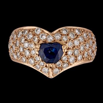 A herat cut blue sapphire, 0.98cts, and brilliant cut diamond ring, tot. 1.40 cts.