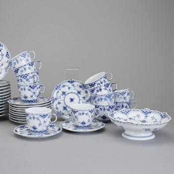 KAFFESERVIS, 37 delar, porslin, "Musselmalet", Royal Copenhagen, Danmark.