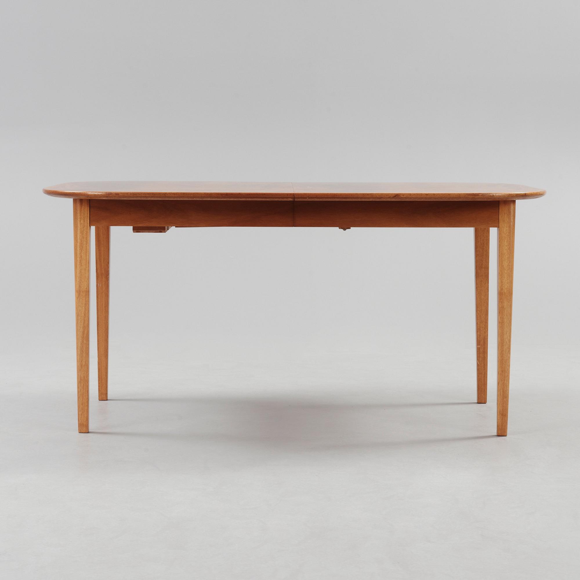 A Josef Frank mahogany dining table, Svenskt Tenn, model 947.