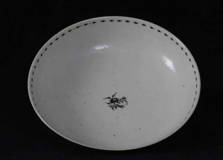 KOPP MED FAT, porslin, Kina, 1700-tal.