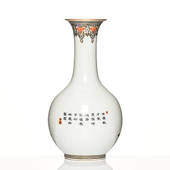 A finely painted Chinese vase, 20th Century.