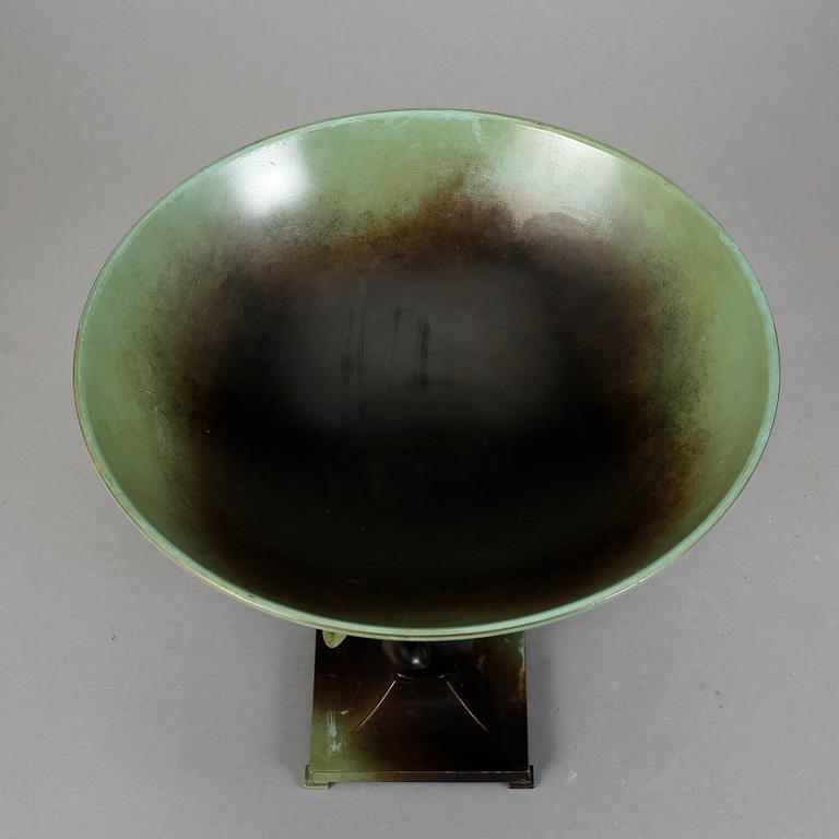 SKÅL PÅ FOT, patinerat brons, Ystad Brons, 1900-tal.