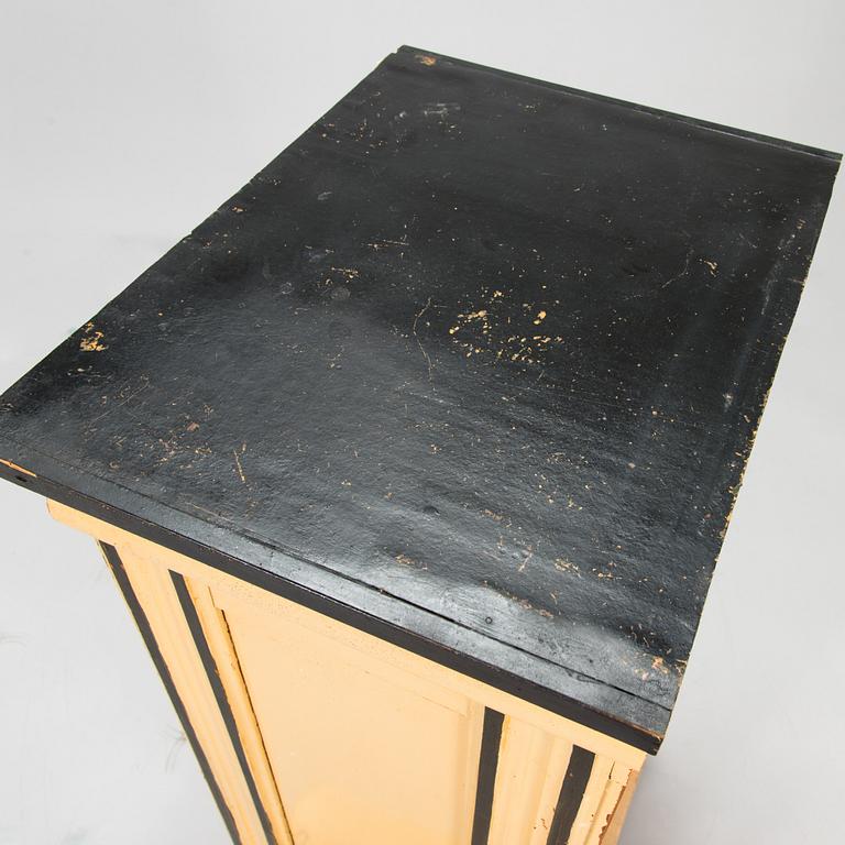 Apteekin tiski/ senkki, Sauvo, 1900-luvun aku.