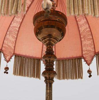 GOLVLAMPA, 1900-talets första hälft.