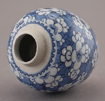 BOJAN, porslin, Kanxi, 1700-tal.