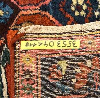 An antique Hamadan carpet ca 199 x 129 cm.