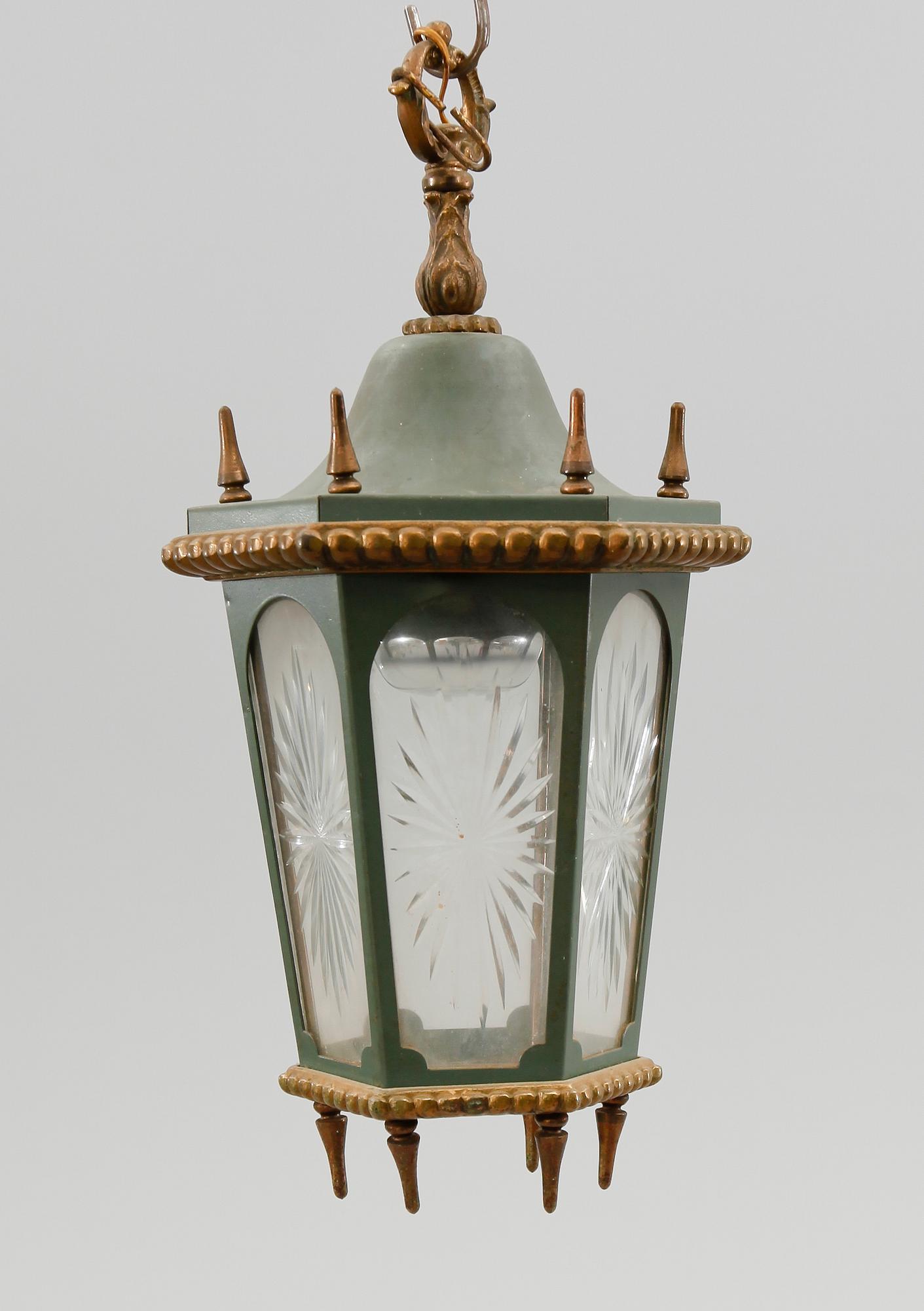 HALLYKTA, 1900-talets mitt. Höjd 42 cm.