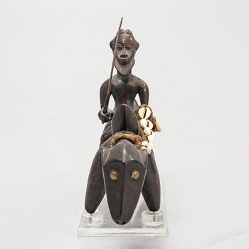 Skulpturer, 12 st, enligt uppgift b.la från Makonde, Tanzania, Luba, Kongo, Dogon, Mali m.m, 1900-talets andra hälft.