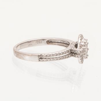 An 18K white gold ring set with round brilliant-cut diamonds.