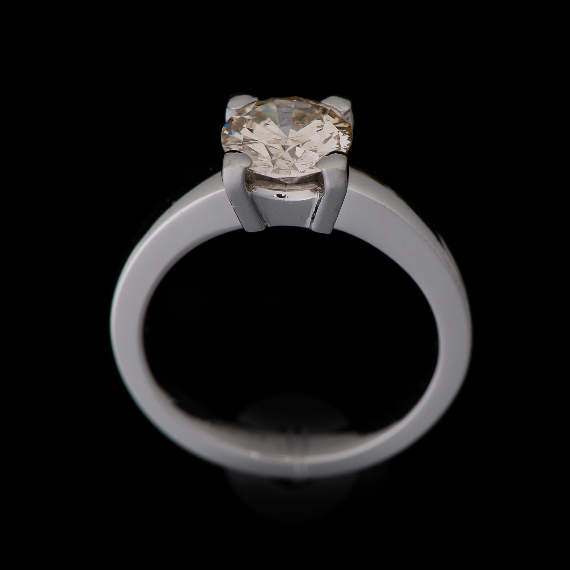 RING, briljantslipad diamant 1,50 ct, 14K vitguld. Thomas Holmström, Helsingfors 2012.