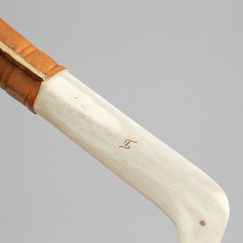 Tore Sunna, a reindeer horn Sami knife, signed.