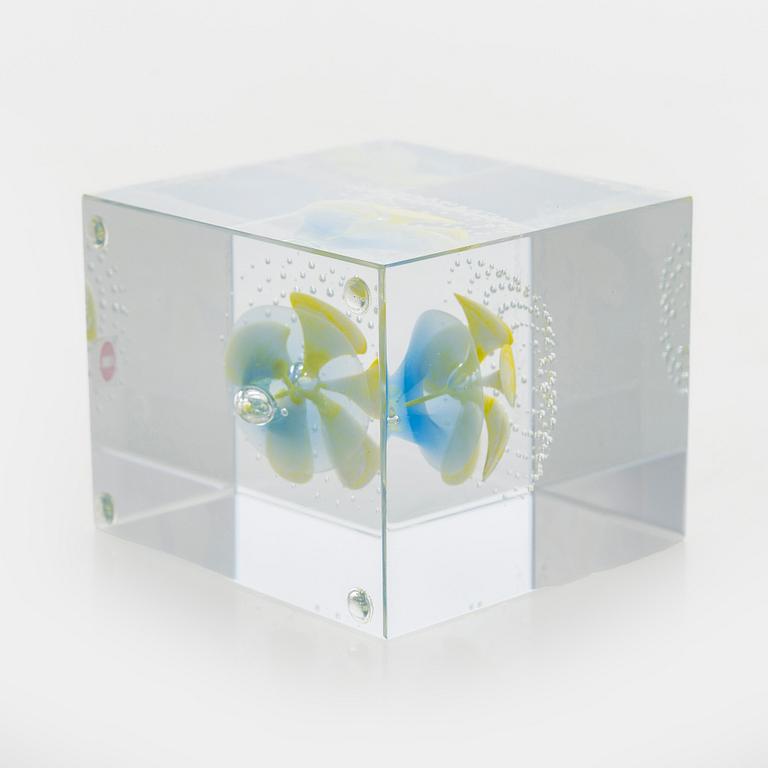 Oiva Toikka, årskub 2000, signerad Oiva Toikka Nuutajärvi 2000, 956/2000.