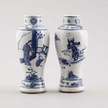 VASER, 1 par, porslin, Kina, sannolikt 1800-tal.