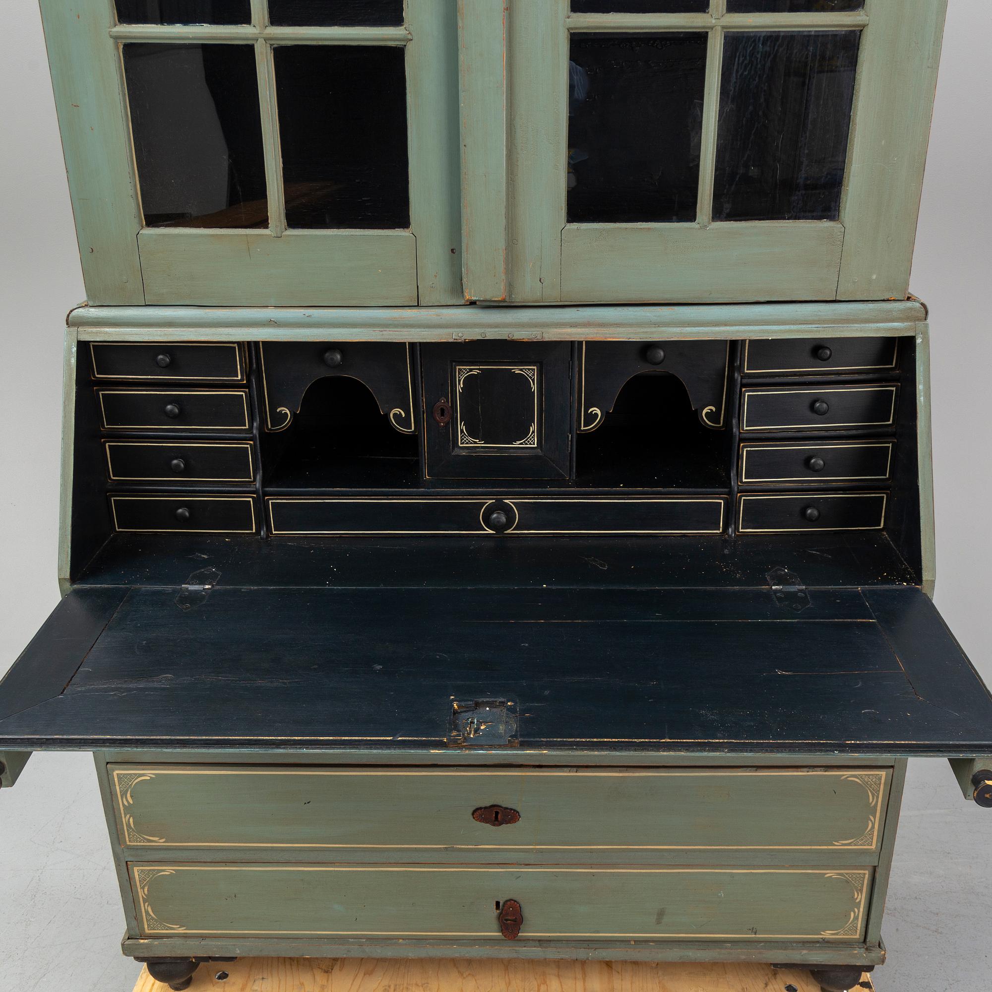 CUPBOARD, first half of the 19th century.