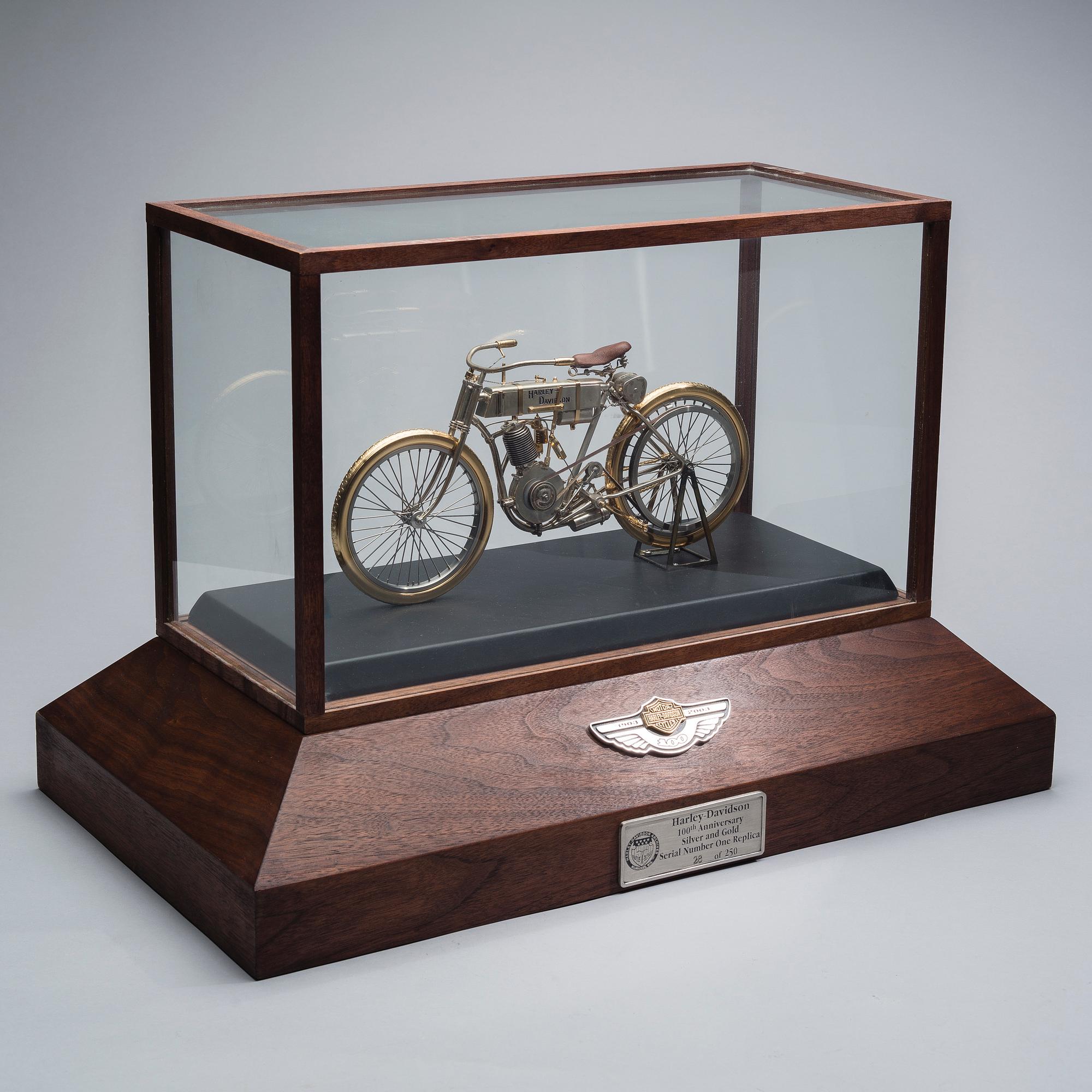 HARLEY DAVIDSON REPLICA, 100th anniversary 2003, silver and gold 