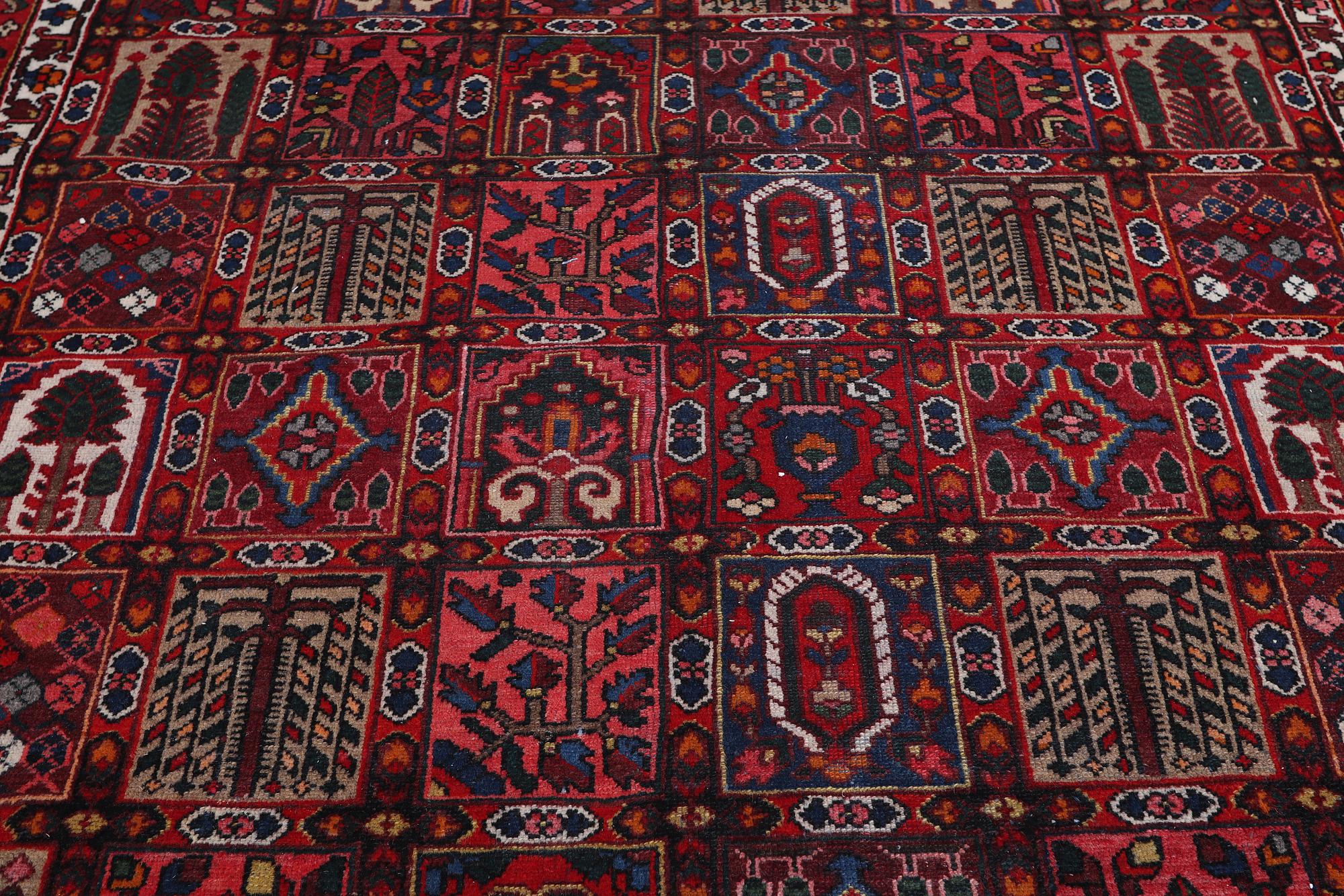 A CARPET, Bakthiari 390 x 305 cm.