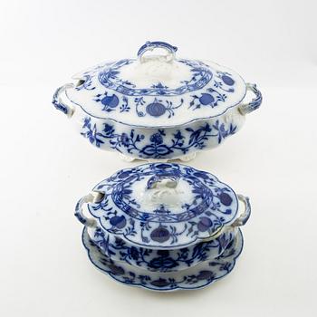 Dinner service, 97 pieces, Johnson Bros, "Holland", England, early 20th century.